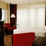 Nh Rijnhotel ארנהיים