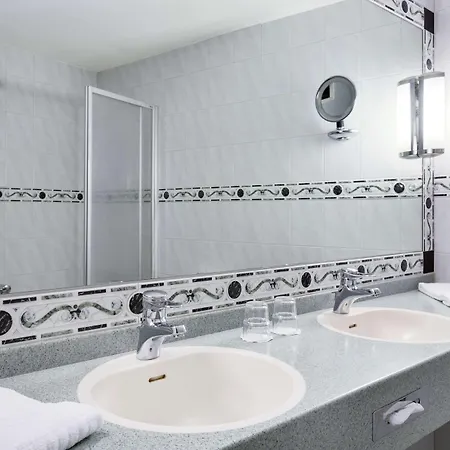 Nh Rijnhotel Hotel 4*