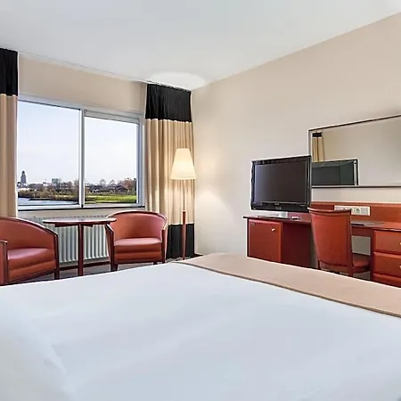 Nh Rijnhotel 4*