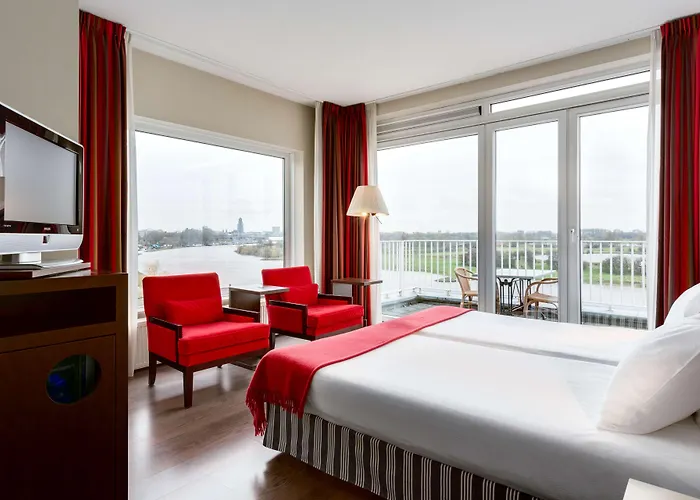 Nh Rijnhotel ארנהיים